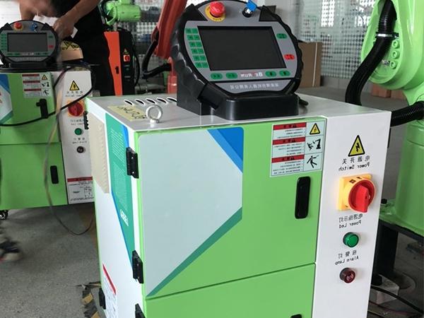 What are the application principles of welding robot controllers